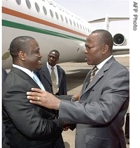 Ivory Coast PM Guillaume Soro (L) is greeted by Burkina Faso President Blaise Compaore upon his arrival in Ouagadougou, 25 May 2007<br /><br />