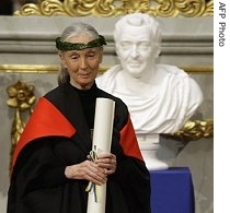 British primatologist Jane Goodall poses for a picture after receiving an honorary doctorate at the Faculty of Education of Uppsala University, north of Stockholm, 26 May 2007