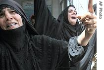 Iraqi women react at the entrance of a hospital in Sadr city, Baghdad, 29 May 2007