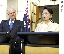 Philippines President Gloria Macapagal Arroyo has a press conference with Prime Minister John Howard in Canberra, Australia, 31 May 2007