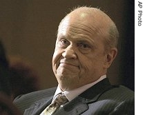 Fred Thompson waits to speak at  Lincoln Club in Newport Beach, California, 4 May 2007