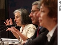 CDC Director Dr. Julie Gerberding, (l), testifies before Senate Appropriations Labor, Health and Humans Services subcommittee hearing on threat posed by a patient with drug-resistant TB on Capitol Hill,  6 Jun 2007  