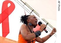 HIV positive activist and well known local gospel singer, Musa Njoko performs during a program of the Global Health Council's rally in Durban, South Africa, 20 May 2007<br />