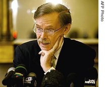Incoming World Bank president Robert Zoellick addresses a press conference in Pretoria, 09 June 2007