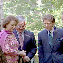 Pakistani First Lady Sehba Musharraf visits the Bronx Zoo