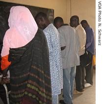 Governments hope to reducelines by putting services on the Internet