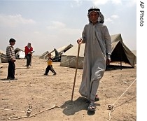 Iraqis move between tents erected for displaced residents of the violent Diyala province, northeast of Baghdad, 15 May 2007