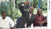 Opposition MDC faction leader Arthur Mutambara(c) chairman of the National Constitutional Assembly Lovemore Madhuku(l) and Tendai Biti(r) Secretary General of the main opposition faction vowed to forge an alliance against Mugabe's government 