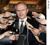 US Assistant Secretary of State Christopher Hill meets with the media in Seoul, 18 Jun 2007<br />