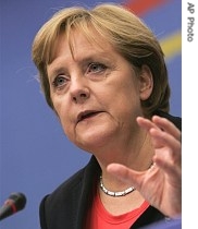 German Chancellor Angela Merkel gestures while speaking during a final media conference at an EU summit in Brussels, 23 June 23 2007