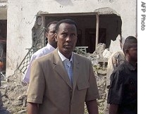 Somali Prime Minister Ali Mohamed Gedi looks at his destroyed house, 04 June 2007