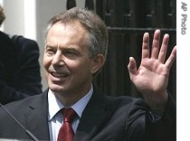 Britain's outgoing Prime Minister Tony Blair leaves his official residence in central London, 27 Jun 2007