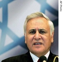 Moshe Katsav (30 May 2005 file photo)