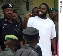 Jailed Nigerian separatist leader Mujahid Dokubo-Asari, exits the Federal High court in Abuja, 13 March 2007