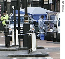 A British police forensic officer leaves a blue operations tent that police placed over a vehicle which contains a suspected bomb in the Haymarket area near Piccadilly Circus in central London, 29 June 2007