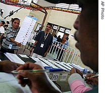 An electoral worker shows a ballot during the vote counting in Dili, East Timor, 02 July 2007