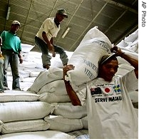 East Timorese workers carry sacks of rice at a WFP warehouse in Dili(File Photo)