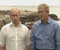 Russian President Vladimir Putin (l) and U.S. President Bush during a joint press conference at the Bush family compound in northeastern U.S. state of Maine, 02 Jul 2007