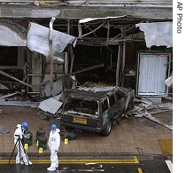 Forensic officers at the scene of the attack on the terminal building at Glasgow Airport, 01 Jul 2007 