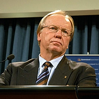 Queensland Premier Peter Beatty speaks at a press conference in Brisbane, 03 July 2007