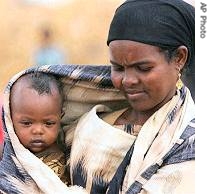Somali woman holding her child at a Dadaab refugee camp in Northern Kenya (File Photo)