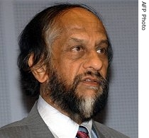 Rajendra Pachauri listens to a question during a press conference in Brussels, Belgium, 06 Apr 2007