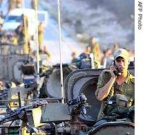 Israeli troops near Lebanese border