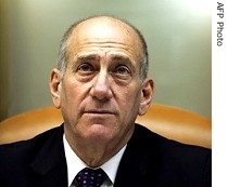 Ehud Olmert makes his opening remarks to the weekly cabinet meeting, 24 Jun 2007 