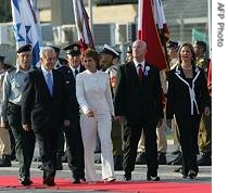 Shimon Peres accompanied by Knesset Speaker Dalia Itzik (3rd R), makes his way down the red carpet on arrival at the Knesset to be sworn in, 15 Jul 2007