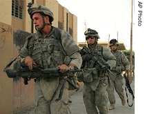 US troops run across the street during a mission in Baquba, 04 Jul 2007