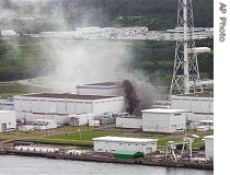 Black smoke rises from a burning electrical transformer near one of Kashiwazaki Kariwa Nuclear Plant's four reactors following a strong earthquake in Kashiwazaki, 16 Jul 2007
