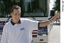 Republican presidential hopeful, former Massachusetts Governor Mitt Romney waves to supporters during a Fourth of July Parade Wednesday in Clear Lake, Iowa, 4 July 2007