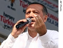 Turkish PM Recep Tayyip Erdogan addresses an election rally of his Islamic-rooted Justice and Development Party, 20 July 2007