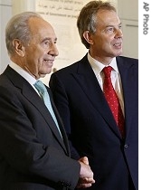 Mideast Envoy Tony Blair, right, with Israel's President Shimon Peres at the president's residence in Jerusalem, 24 July 2007