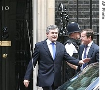 PM Gordon Brown departs 10 Downing Street for the House of Commons, 25 July 2007
