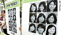Protesters hold pictures of 21 South Korean hostages held in Afghanistan during anti-war and anti-US rally, 01 Aug 2007