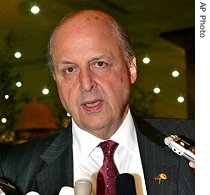 U.S. Deputy Secretary of State John Negroponte talks to the media after his meeting with delegates of the ASEAN Regional Forum in Manila, 01 Aug 2007