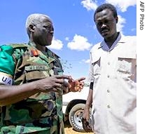 Leader of Sudan Liberation Movement Minni Minawi (R) and General Martin Luther Agwai, new Commander of A.U. in Sudan (File photo - 23 Jul 2007)<br />