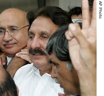 Pakistan's chief justice Iftikhar Mohammad Chaudry, center, is surrounded by supporters after his reinstatement at his residence in Islamabad, 20 Jul 2007