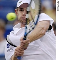 Andy Roddick returns a shot against Hyung-Taik Lee of South Korea during a match in the Legg Mason Tennis Classic, 3 Aug. 2007