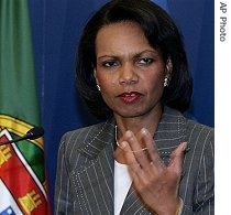 U. S. Secretary of State Condoleezza Rice gestures while speaking during a media conference at the foreign ministry in Lisbon, Portugal, 19 Jul 07