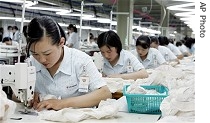 North Korean female workers at factory of South Korean apparel maker Shinwon company in inter-Korean industrial park in Kaesong (file photo)