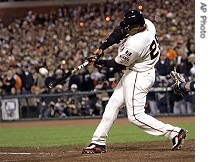 Barry Bonds hits his 756th career home run in fifth inning of game against Washington Nationals, 07 Aug 2007