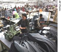 Indonesian workers sew blue jeans at a textile factory, in Bandung, Central Java, Indonesia (file photo)<br />