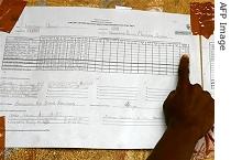 A man checks at the results of Sierra Leone's presidential and legislative elections in Freetown 13 August 2007