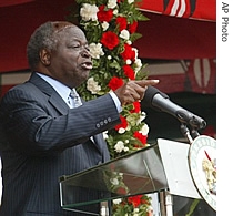 Kenyan President, Mwai Kibaki, delivers his speech, during the 44th Madaraka Day ( Self Government ) celebrations in Nairobi, Kenya, 01 June 2007