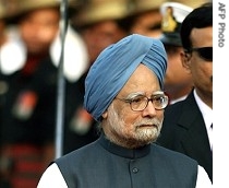 Manmohan Singh arrives at The Red Fort in New Delhi, 15 Aug 2007