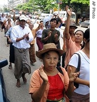 Demonstrators march on Insein road in northern Rangoon suburb to protest over massive fuel price hikes, 22 Aug 2007