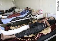 Pilgrims lay in a hospital after being injured in clashes in Shiite holy city of Karbala, 28 Aug 2007