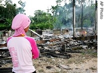 Thai Muslim girl looks at school burned down by separatists (file photo)